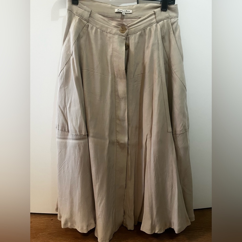 Off-white midi skirt